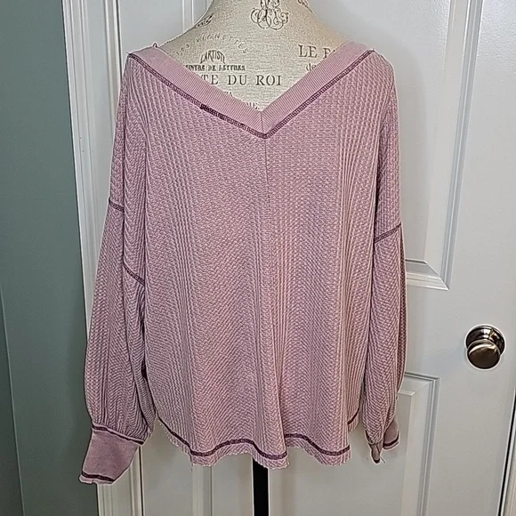 She + Sky Mauve Waffle V Neckline Long-Sleeve Thermal Top - Size Medium - Picture 4 of 6